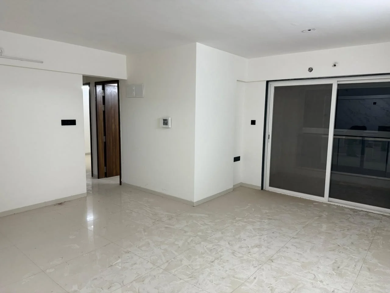 2.5 BHK Flat for Rent in Amorapolis Society