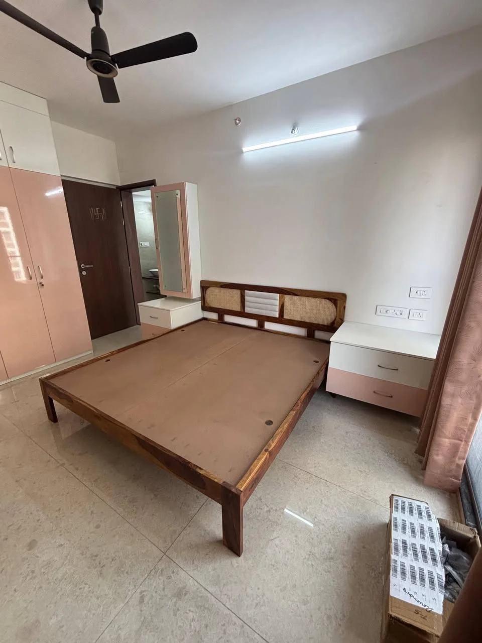 Single Occupancy in 1 BHK Flat for Rent in Phoenix Mall of the Millennium