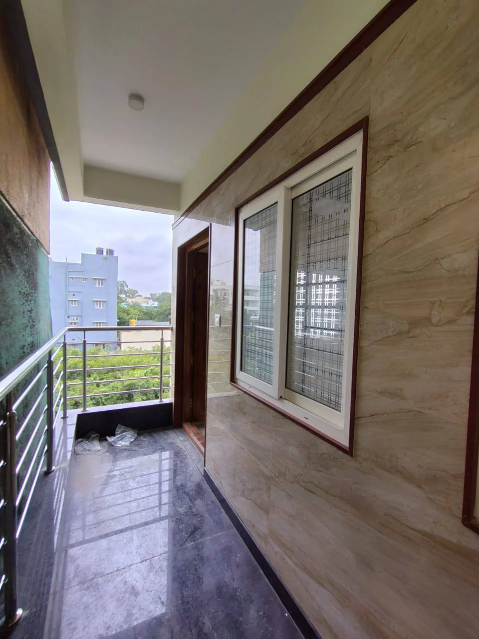 2 BHK Flat for Rent in kudlu gate metro station near hsr layout 2km