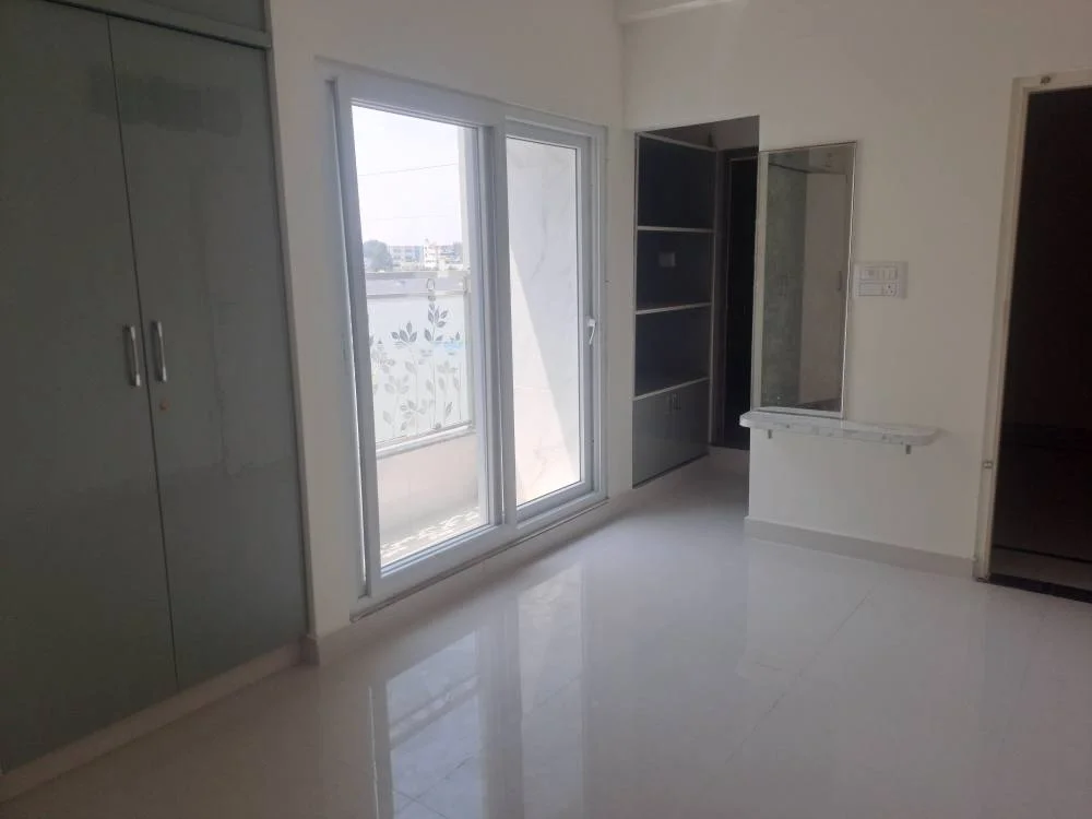 1 BHK Flat for Rent Close to Neeladri Road