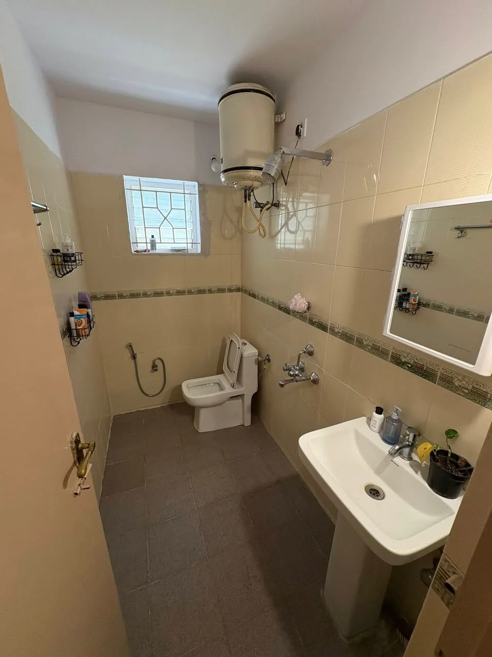 Single Occupancy for Male in 2 BHK Flat for Rent in 100ft Road