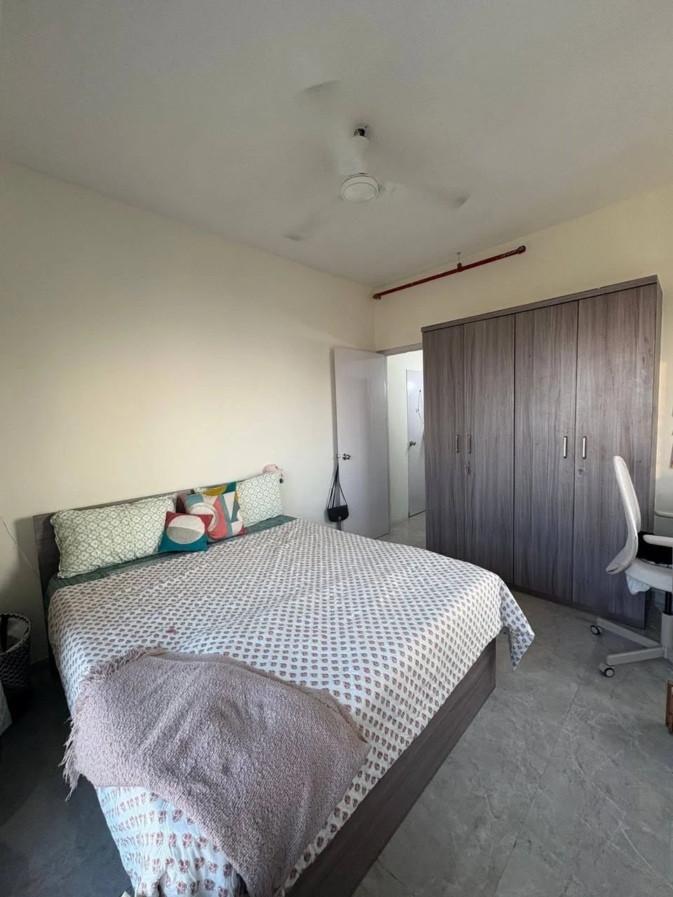 Single Occupancy for Female in 2 BHK Flat for Rent Near Siddhivinayak Temple