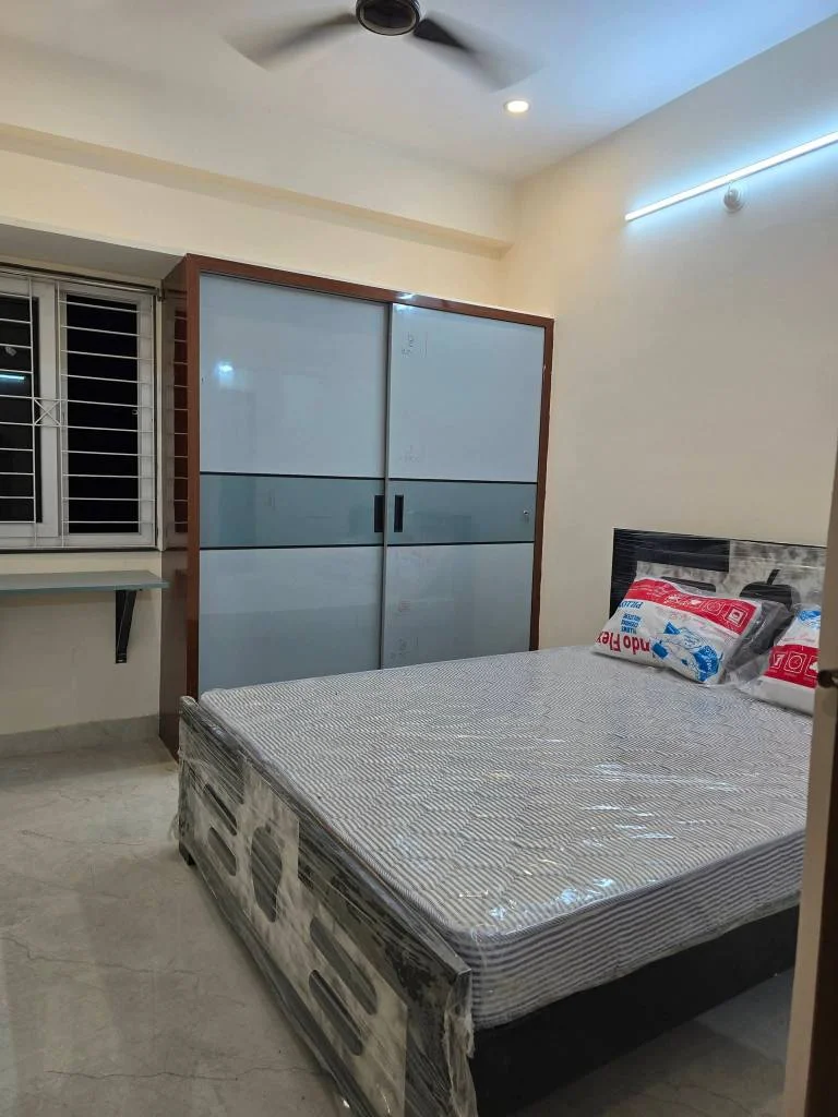 1 BHK Flat for Rent in Kondapur Botanical Garden AMB Mall Road Side