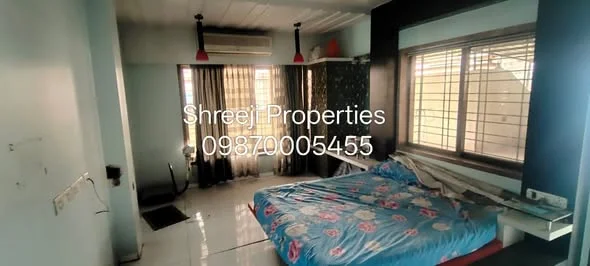 5 BHK Flat for Sale in Panchpakhadi