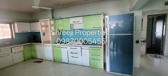 5 BHK Flat for Sale in Panchpakhadi