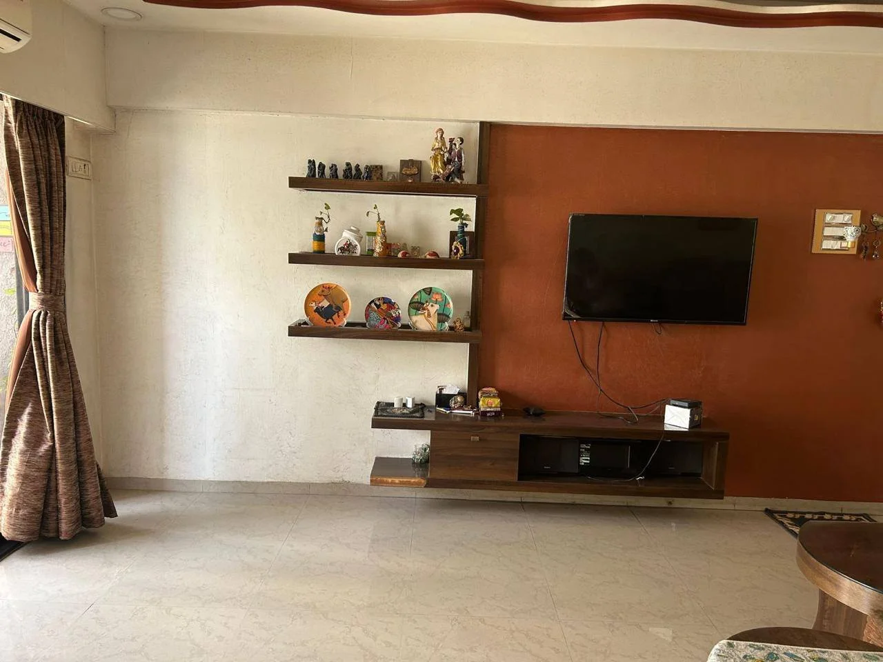 Single Occupancy for Female in 2 BHK Flat for Rent in Dn nagar metro station Andheri West