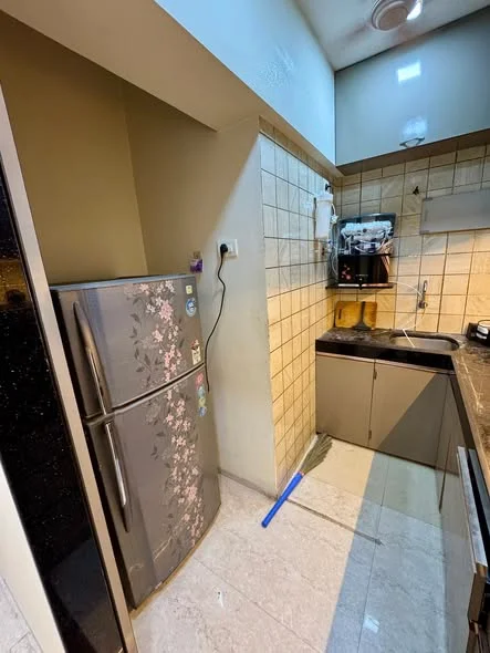 Single Occupancy for Female in 1 BHK Flat for Rent in Andheri west near Railway station Andheri metro 500 meters Vile parle west 1 km