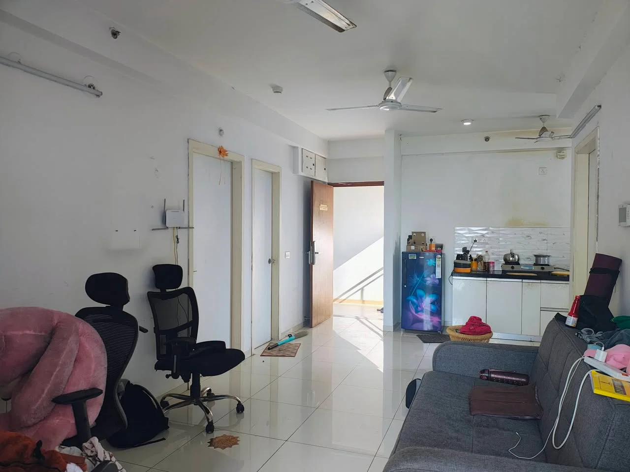 Single Occupancy for Male in 2 BHK Flat for Rent near magarpatta