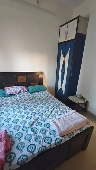 Single Occupancy for Female in 2 BHK Flat for Rent in Mahim near Narayan Pathare Marg