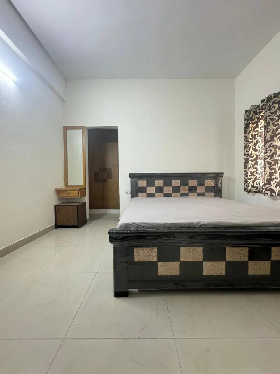 3 BHK Flat for Rent in Kondapur Botanical Garden AMB Mall Road Side