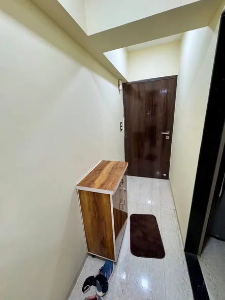 Single Occupancy for Female in 2 BHK Flat for Rent in Andheri East / west near station Andheri metro 800mtrs Western express 1.2 km