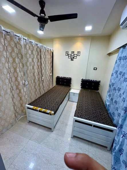 Single Occupancy for Female in 2 BHK Flat for Rent in Andheri East / west near station Andheri metro 800mtrs Western express 1.2 km