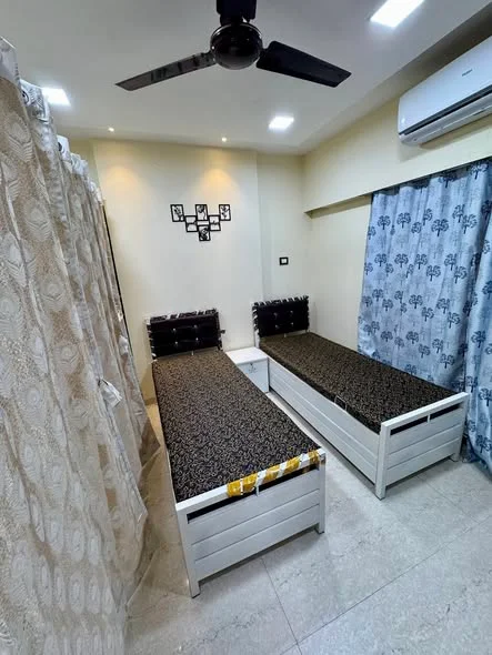 Single Occupancy for Female in 2 BHK Flat for Rent in Andheri East / west near station Andheri metro 800mtrs Western express 1.2 km