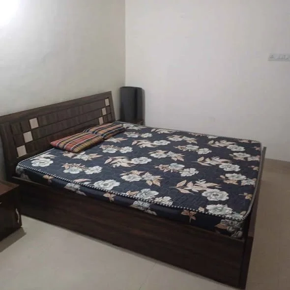2 BHK Flat for Rent Near Amanora Mall
