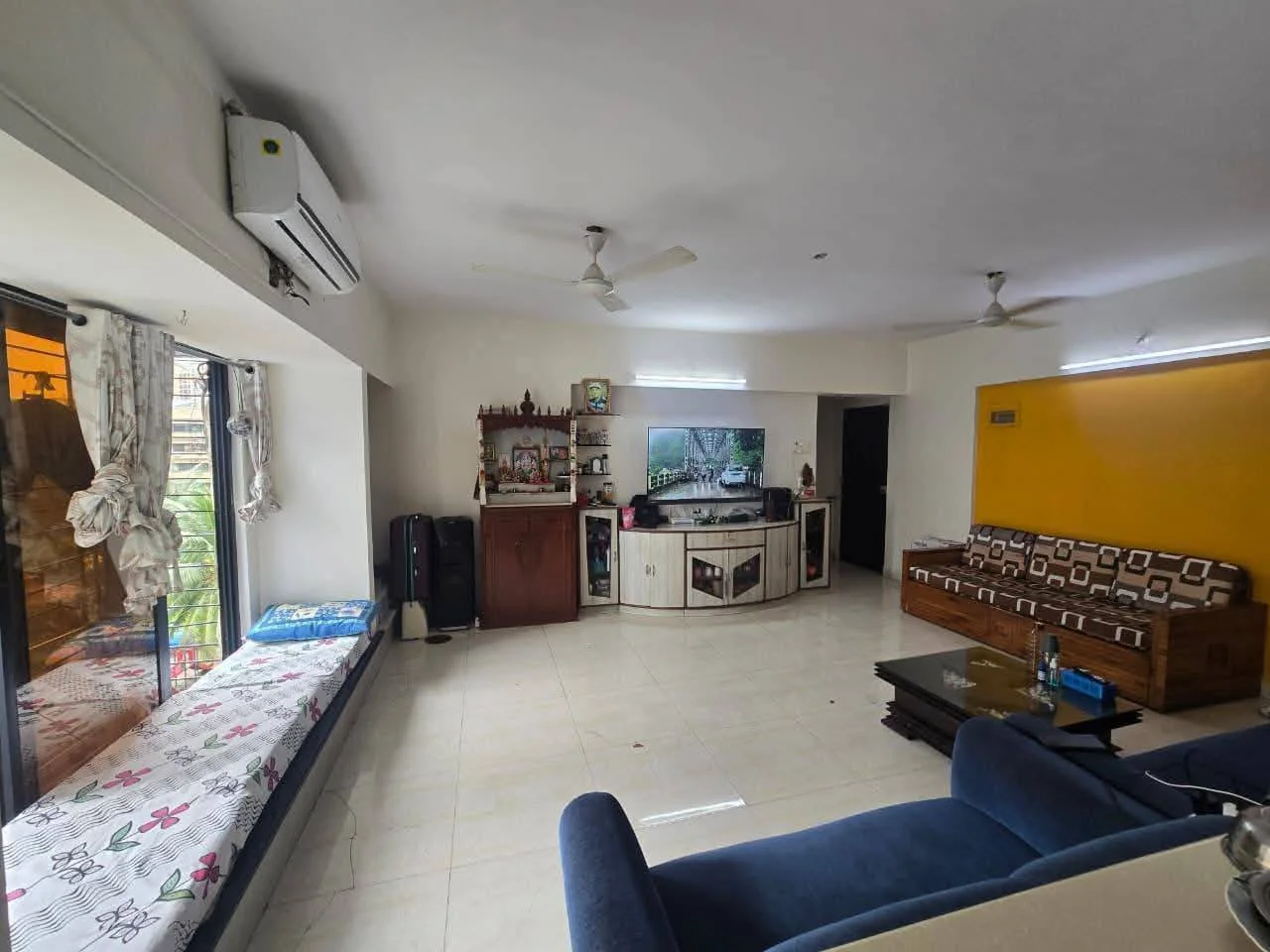 Single Occupancy for Male in 3 BHK Flat for Rent in Oshiwara metro station