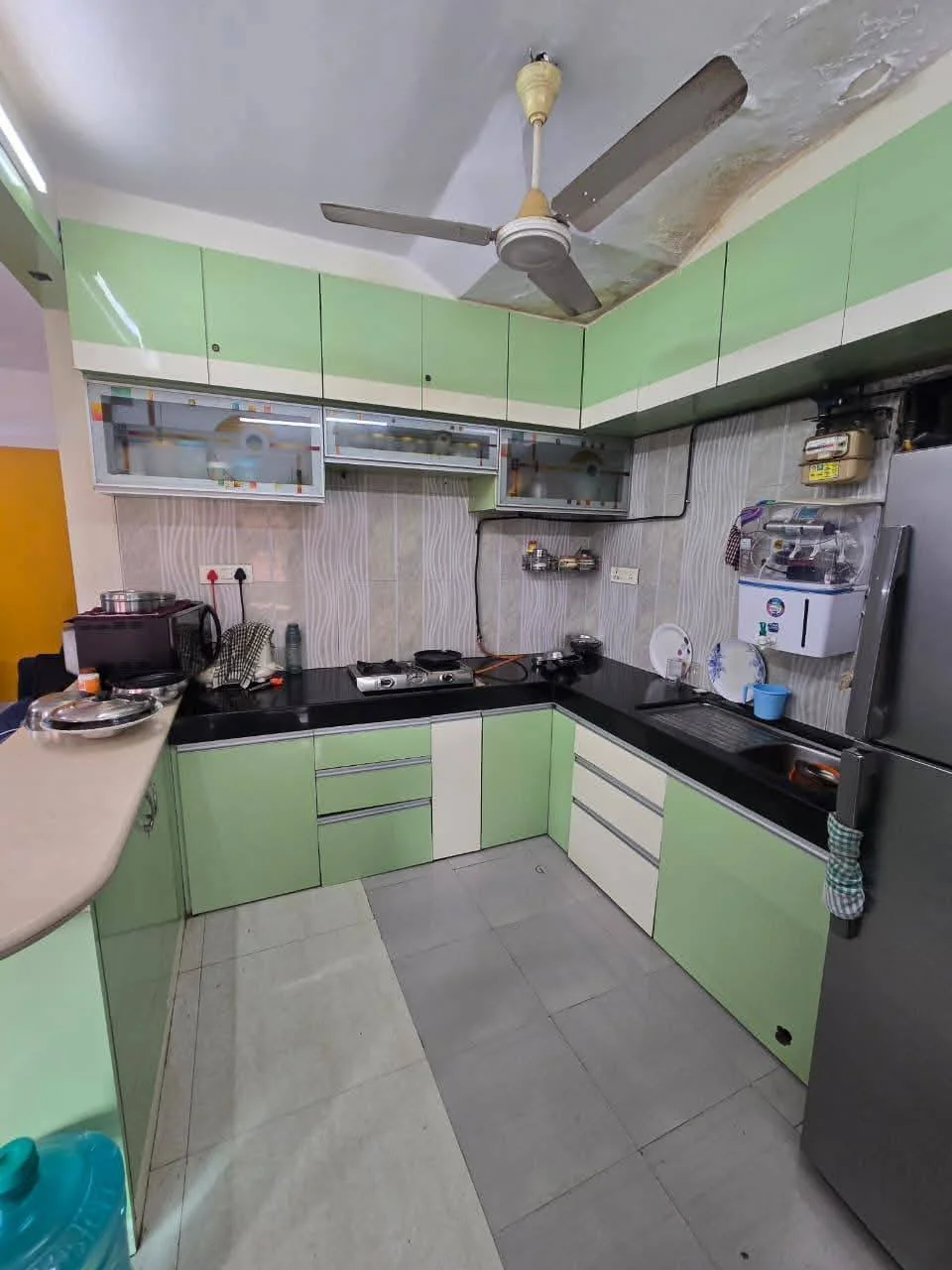 Single Occupancy for Male in 3 BHK Flat for Rent in Oshiwara metro station