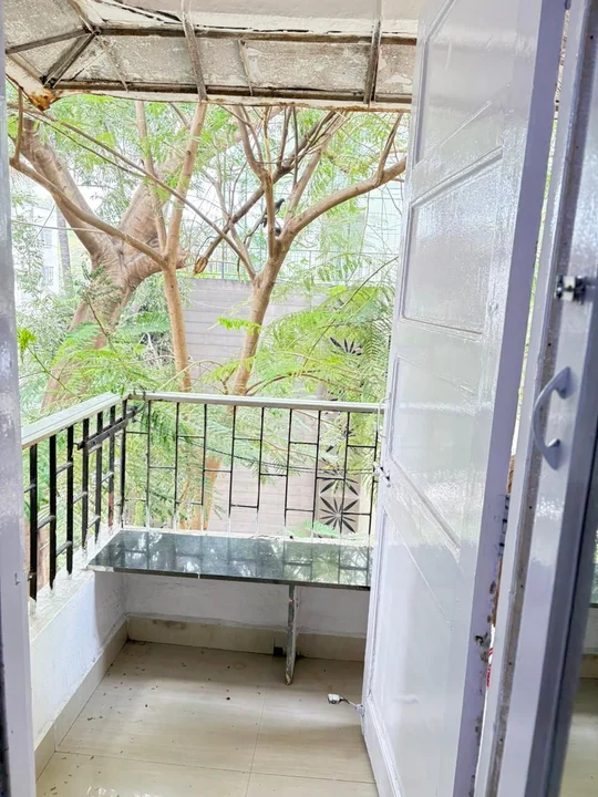 Single Occupancy for Female in 2 BHK Flat for Rent in Lokhandwala Market