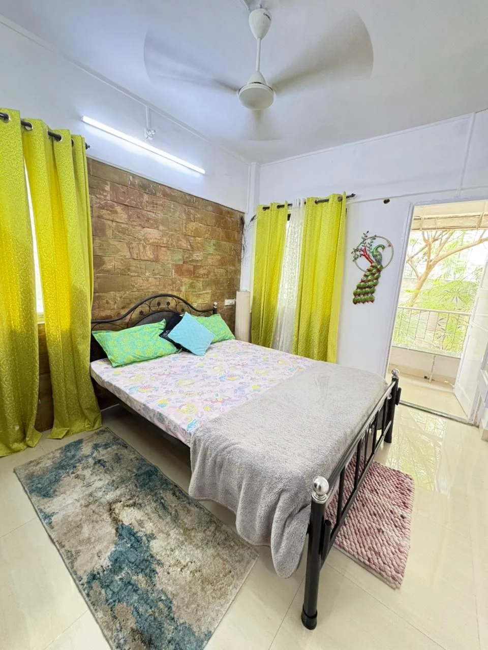 Single Occupancy for Female in 2 BHK Flat for Rent in Lokhandwala Market