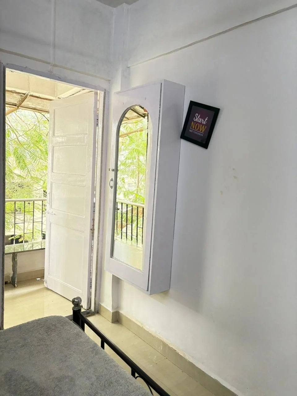 Single Occupancy for Female in 2 BHK Flat for Rent in Lokhandwala Market