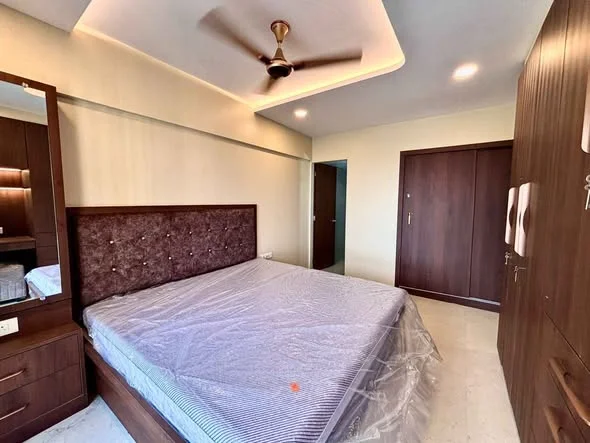 2 BHK Flat for Rent Near Lake Shore ( VIVIAANA)MALL
