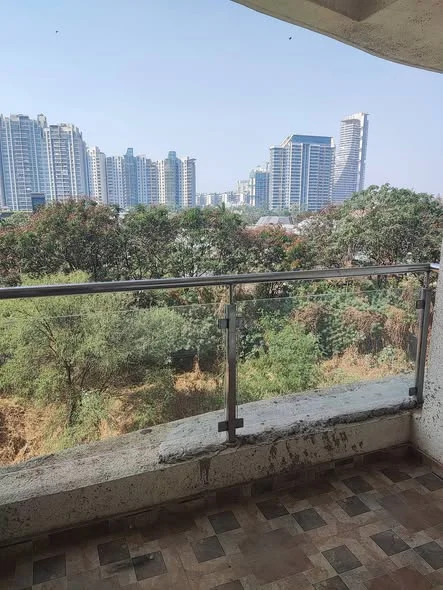 2 BHK Flat for Rent Close to Amonora Mall