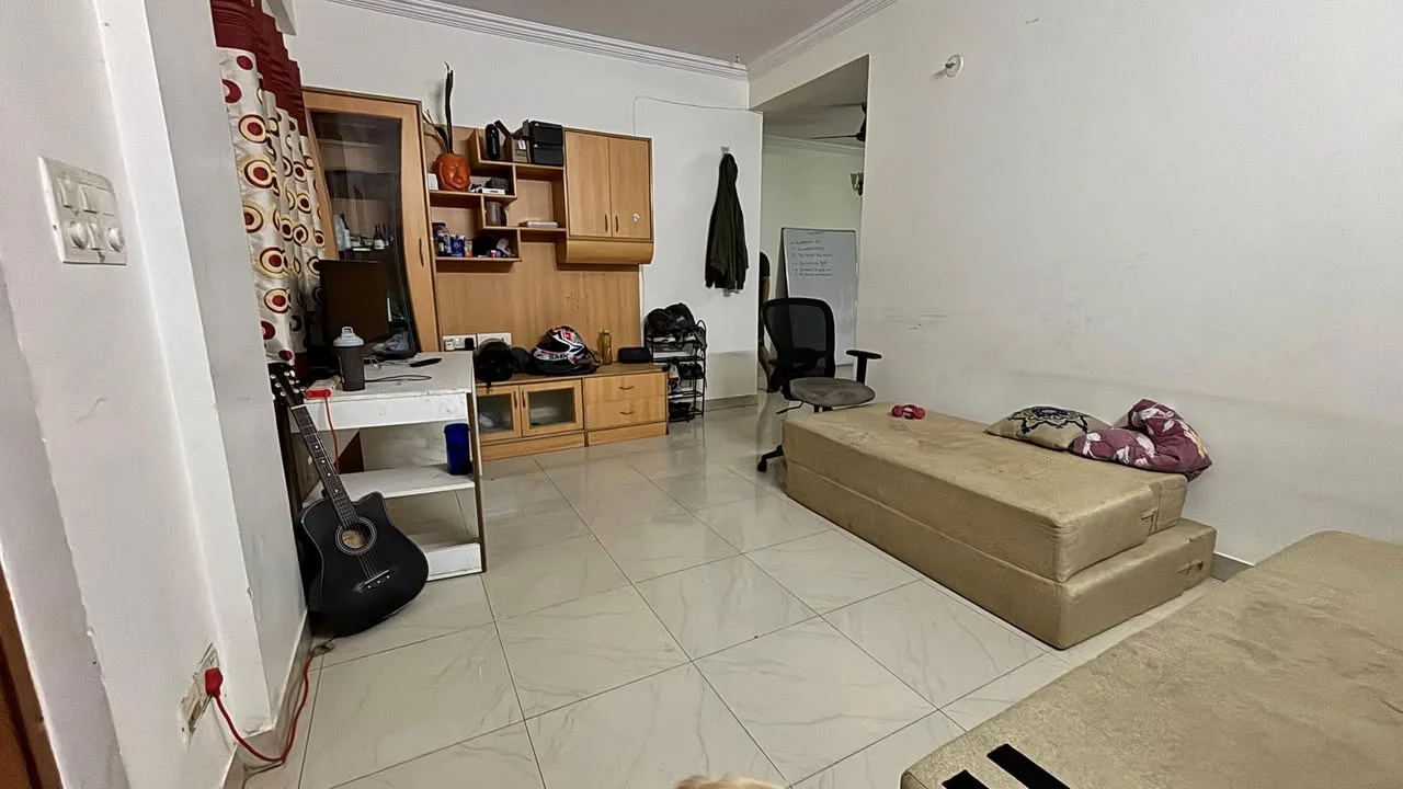 Single Occupancy for Male in 3 BHK Flat for Rent in Green Glen Layout