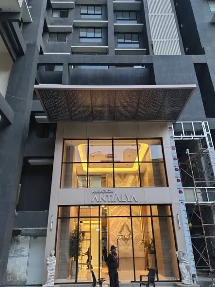 2 BHK Flat for Rent in Goregaon West near metro station