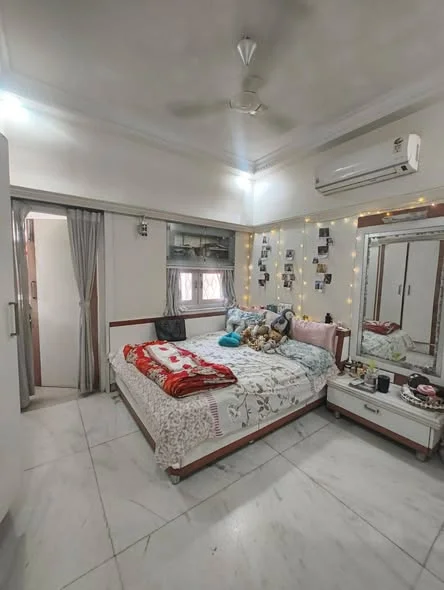Single Occupancy for Female in 3 BHK Flat for Rent Near Santacruz West gurudwara