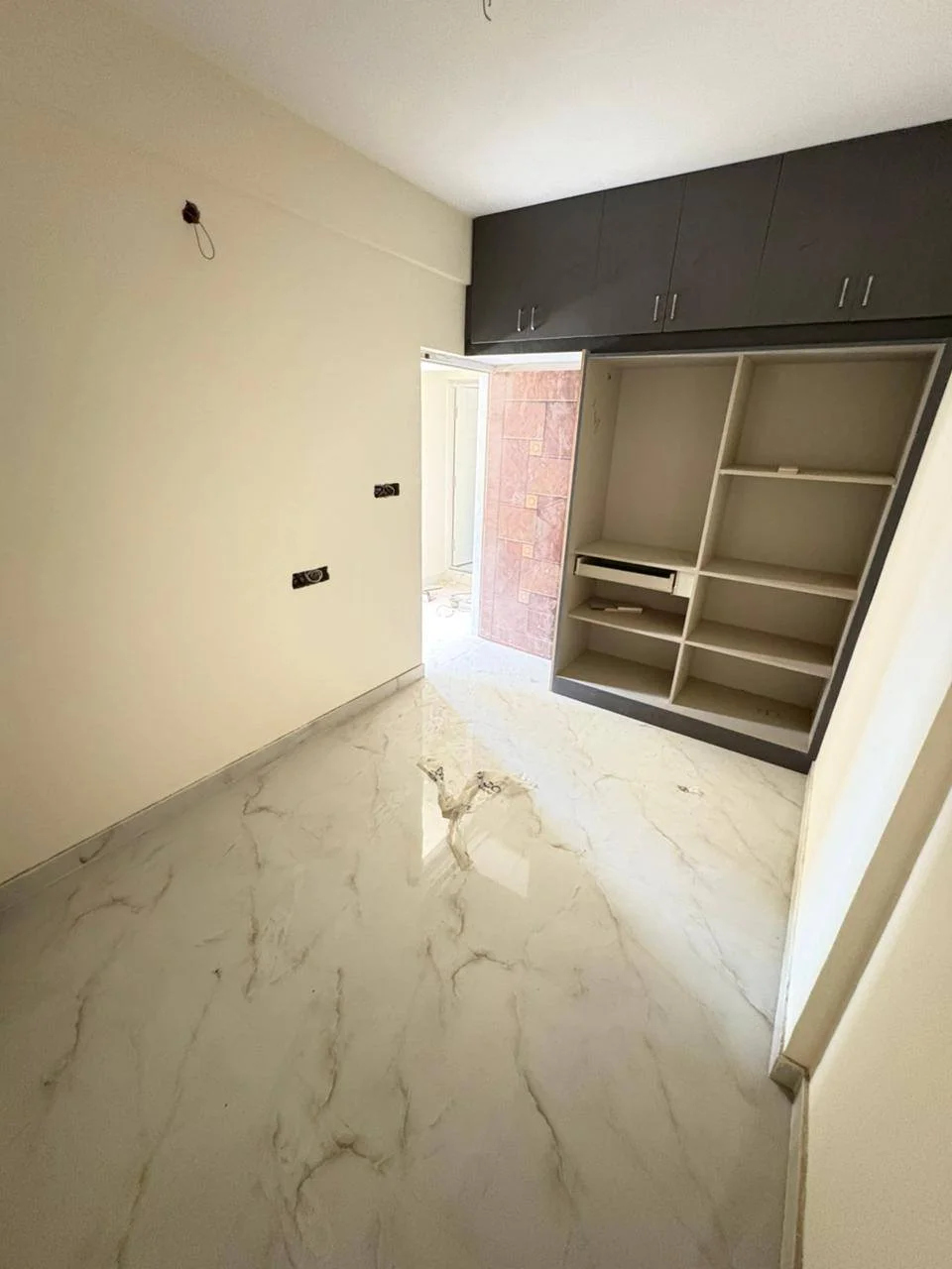 2 BHK Flat for Rent in Very Near to HSR Layout