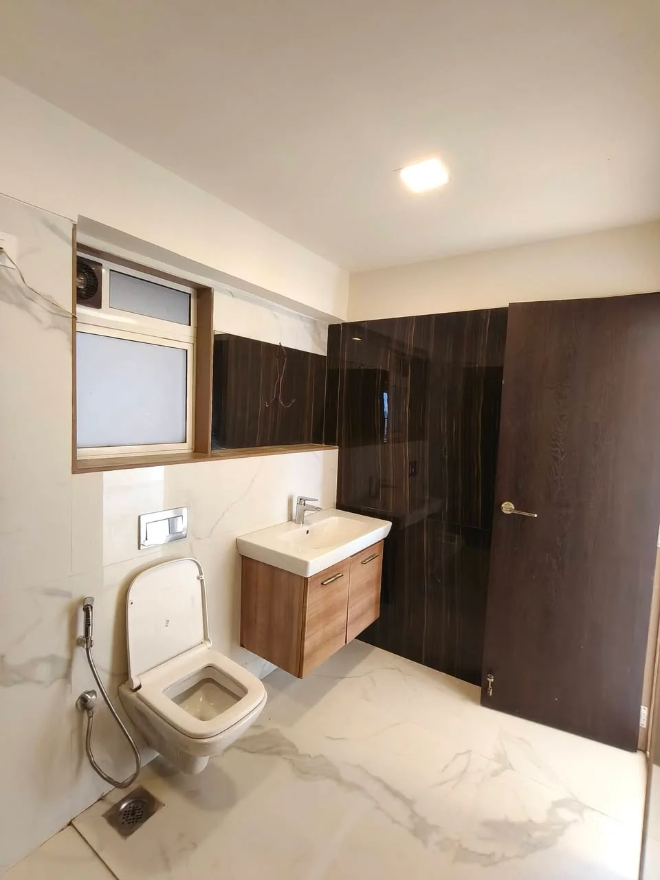 2 BHK Flat for Rent in Andheri West Lokhandwala