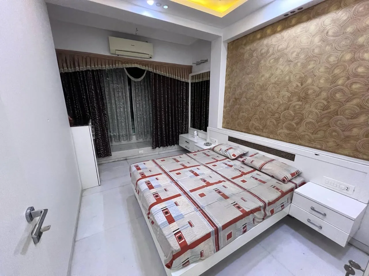 2 BHK Flat for Rent in Bandra West (near Boojee Cafe)