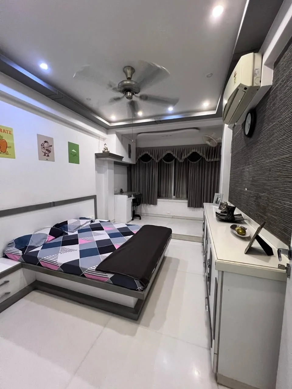 2 BHK Flat for Rent in Bandra West (near Boojee Cafe)