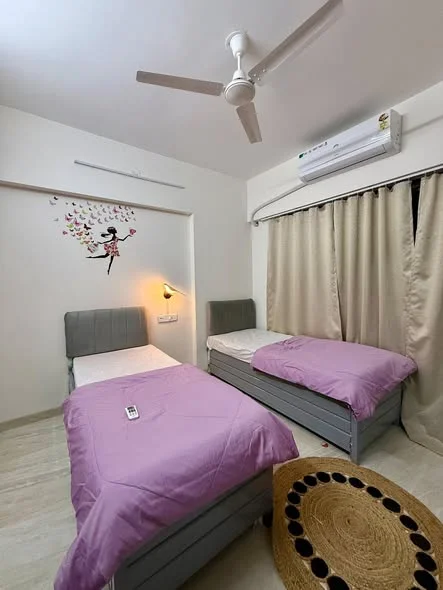Single Occupancy for Female in Flat for Rent in Andheri East (Near MIDC Metro)