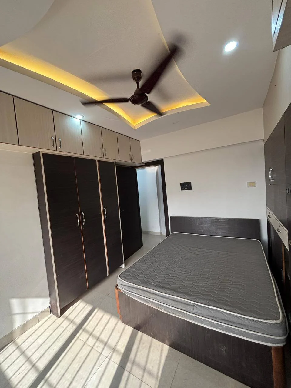 3 BHK Flat for Rent in DN nagar metro walking 5 minutes distance Andheri West