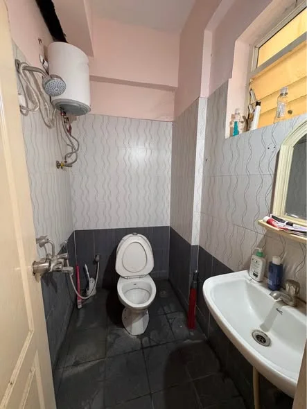 Single Occupancy for Male in 4 BHK Flat for Rent in Kaikondrahalli Lake Trail