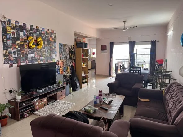 Single Occupancy for Male in 4 BHK Flat for Rent in Kaikondrahalli Lake Trail