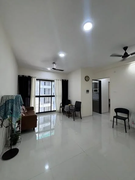 2 BHK Flat for Rent in Yari Road