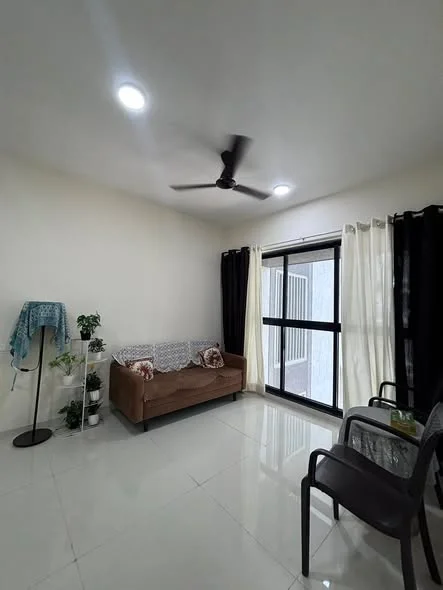 2 BHK Flat for Rent in Yari Road