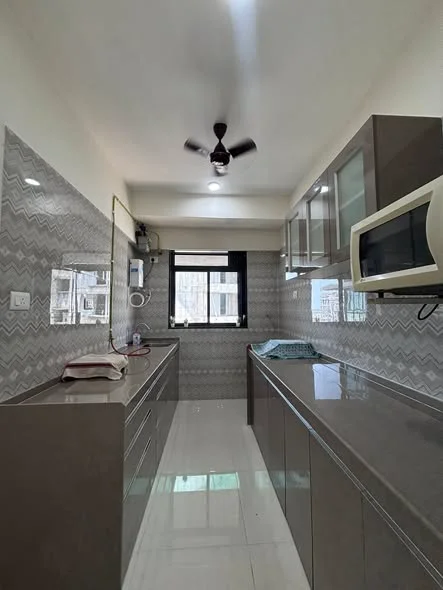 2 BHK Flat for Rent in Yari Road