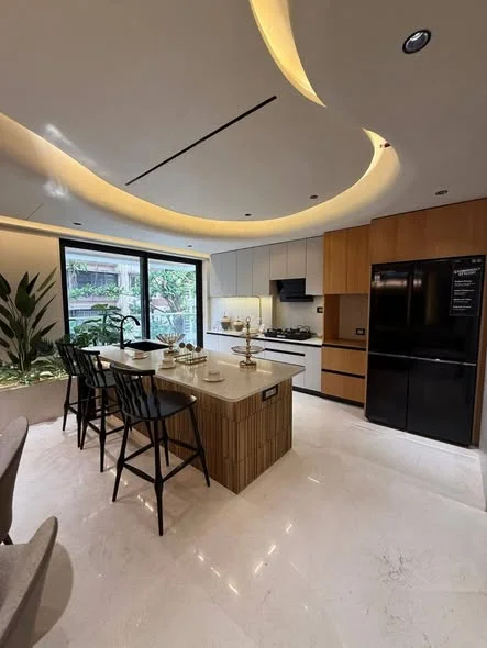 4 BHK Flat for Sale in Juhu Chaupati