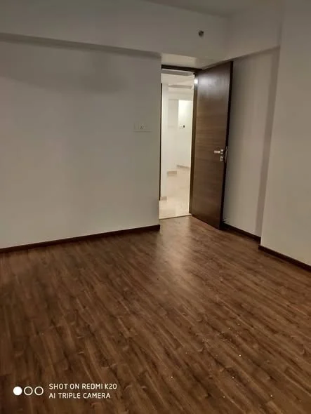 2 BHK Flat for Sale in Khar West