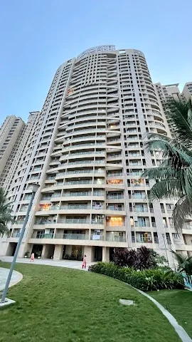 3 BHK Flat for Sale in Hiranandani Medows