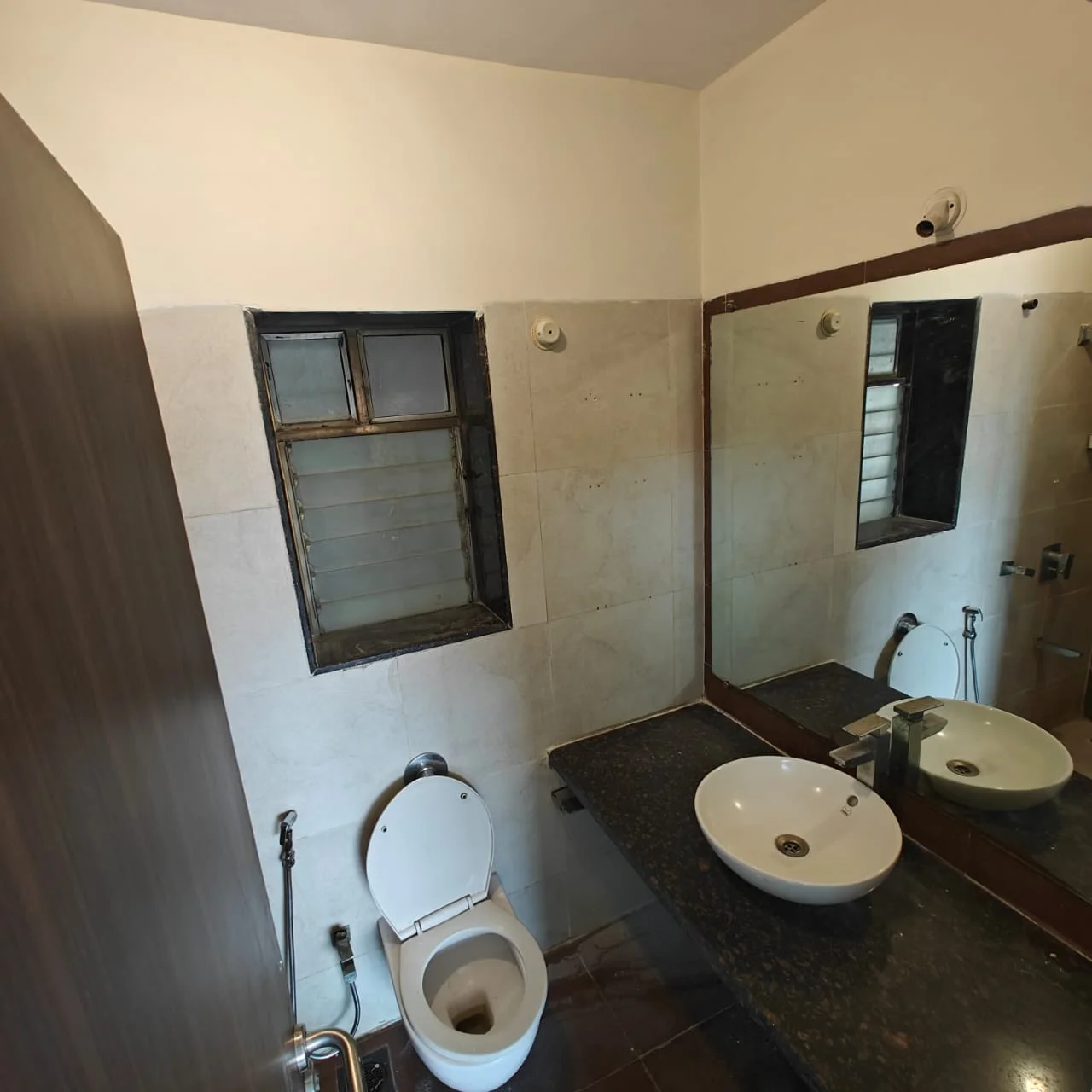 2 BHK Flat for Rent in Oshivara