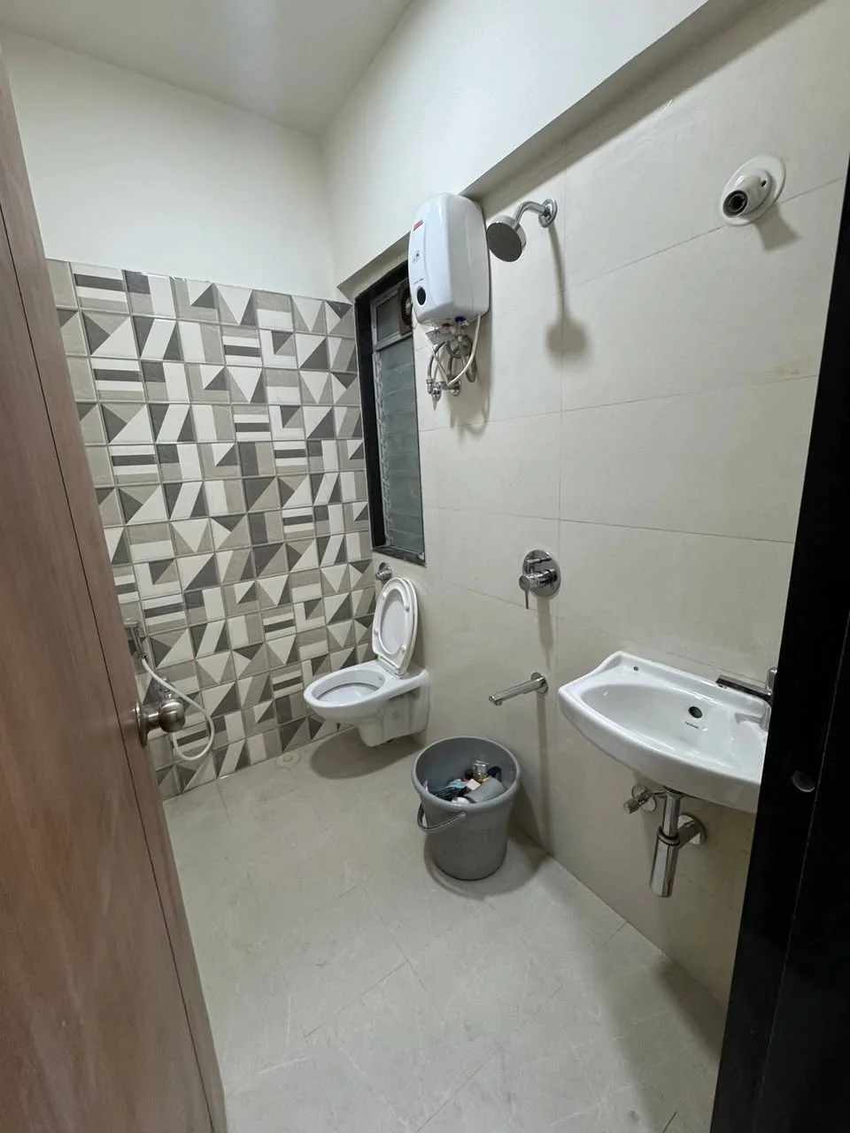 Single Occupancy for Female in 1 BHK Flat for Rent in Goregaon West