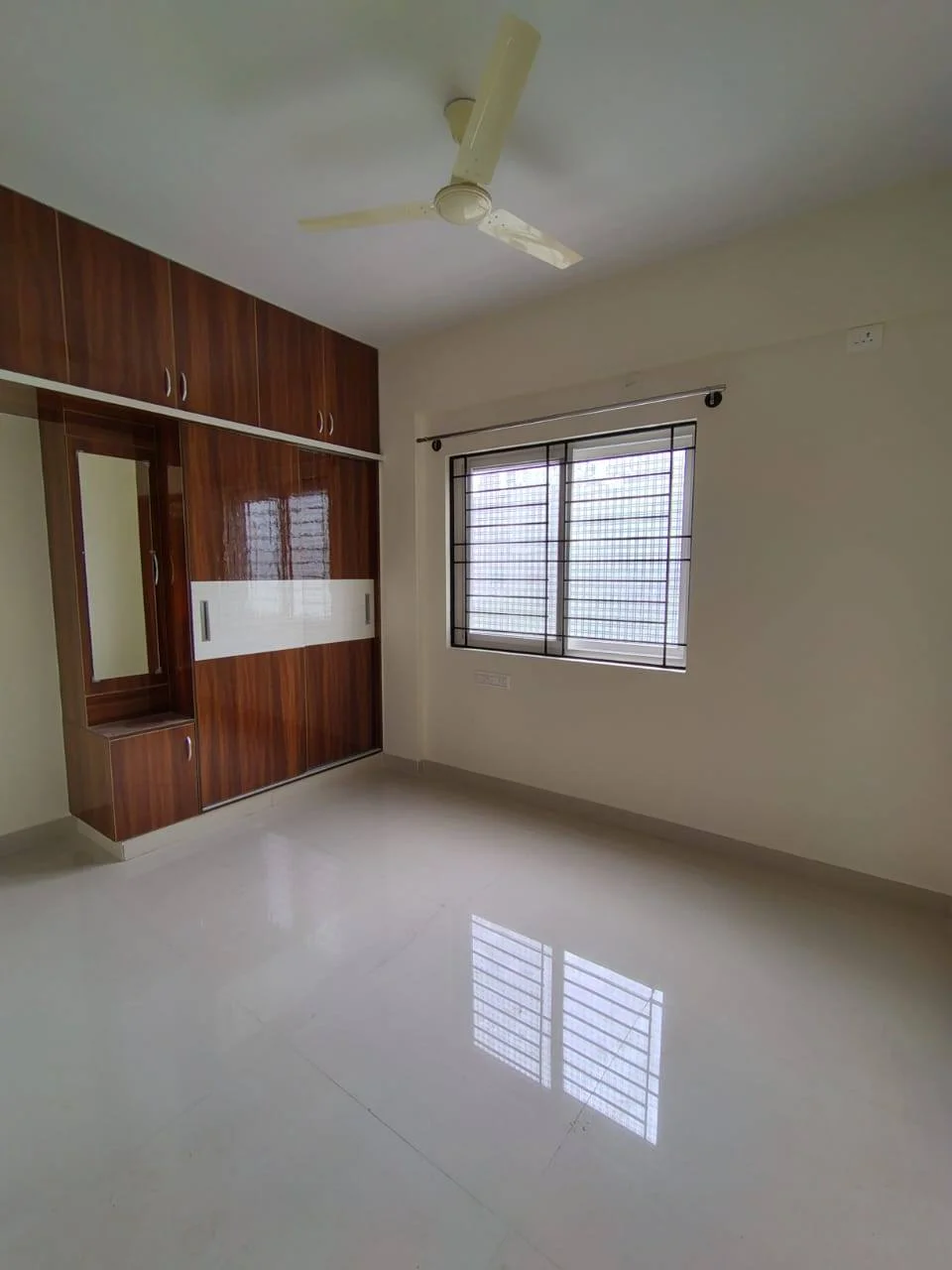 2 BHK Flat for Rent in Singasandra near HSR layout