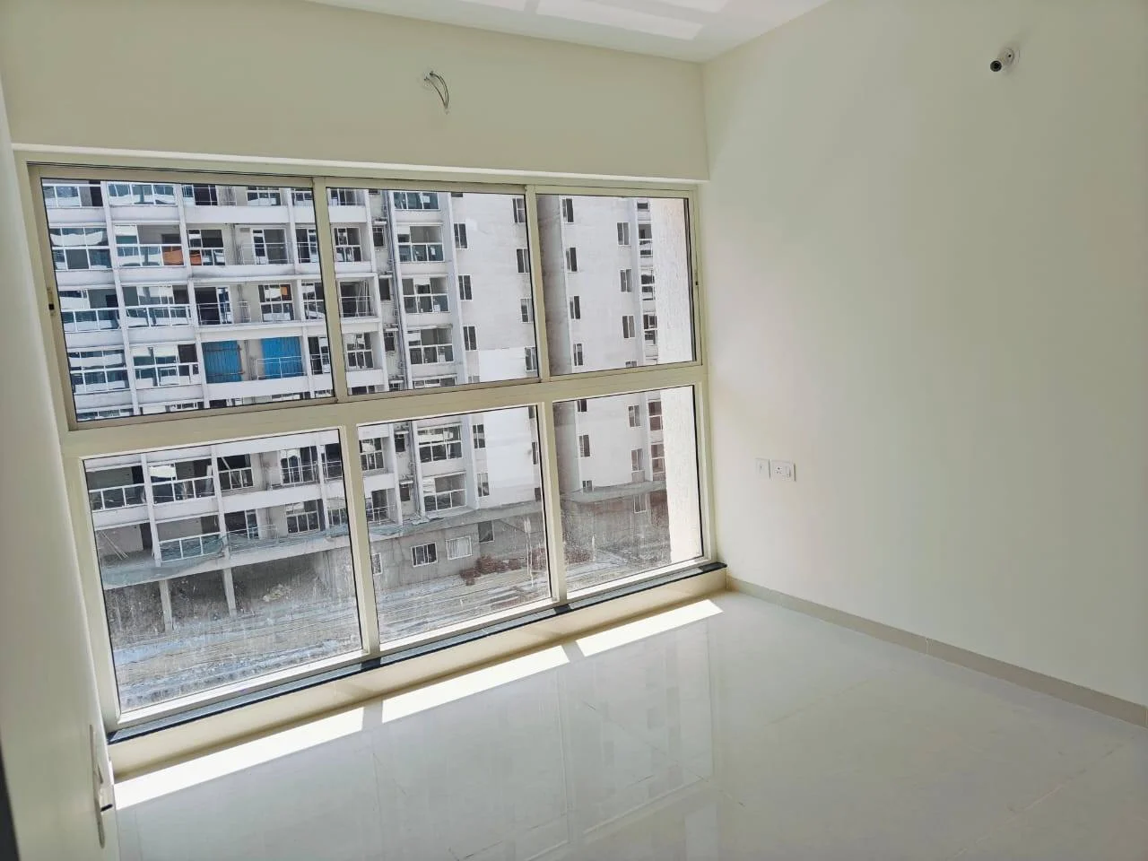 2 BHK Flat for Rent in Trident Tower