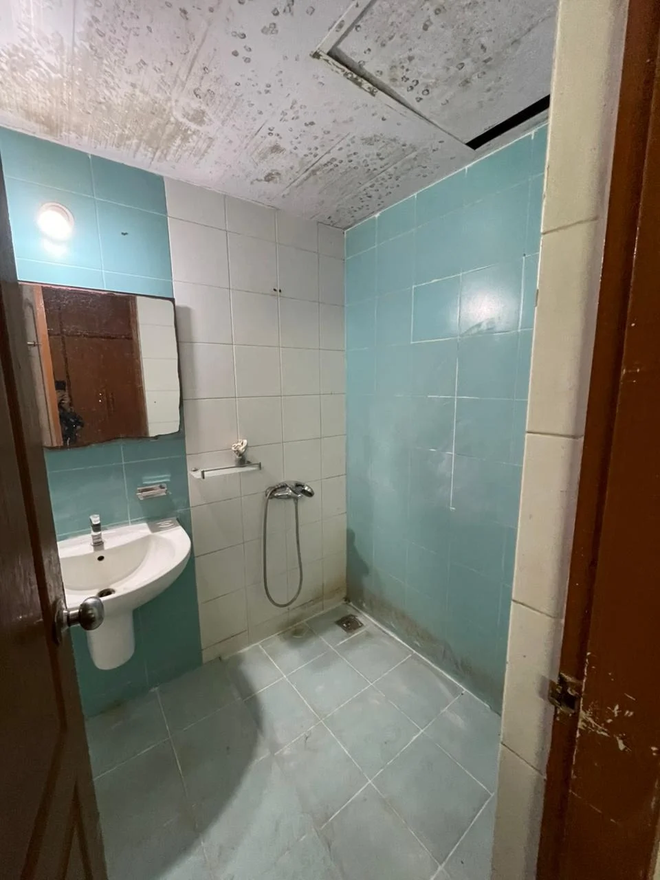 Single Occupancy for Female in 3 BHK Flat for Rent in Silver Spring Layout Road (NRI Layout)