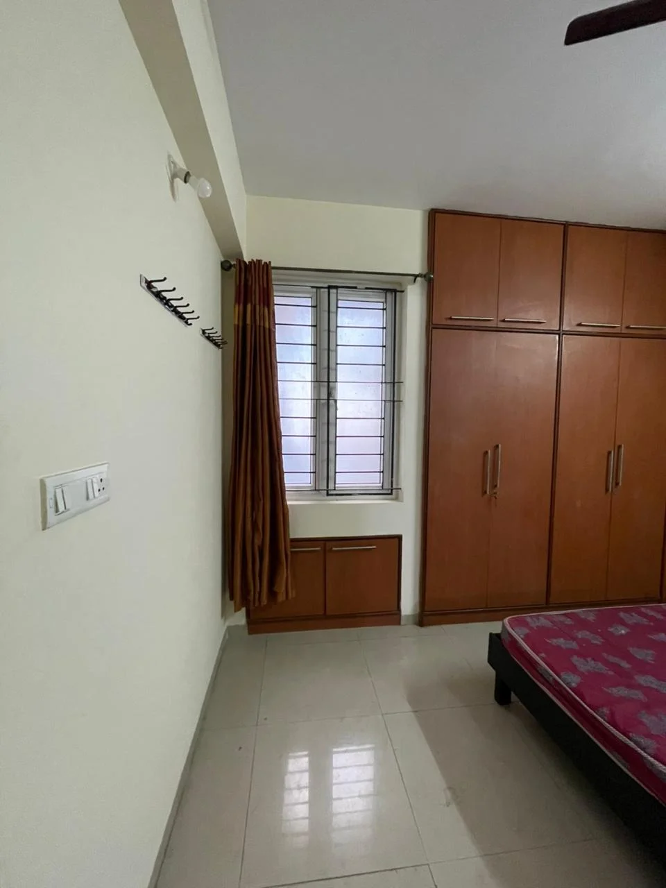 Single Occupancy for Female in 3 BHK Flat for Rent in Silver Spring Layout Road (NRI Layout)