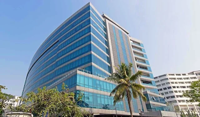 4 BHK Flat for Rent in Vile Parle West (1 km from NMIMS)