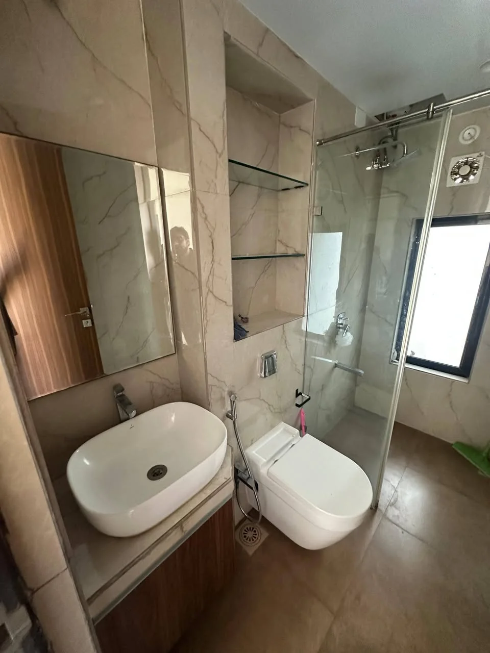 Flat for Rent in oshiwara